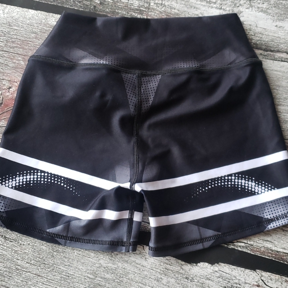 Workout shorts Size XS - Small - Picture 5 of 6